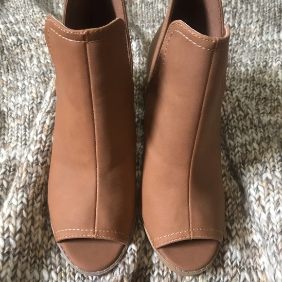 Qupid Camel Open Toe Booties - Picture 3 of 11